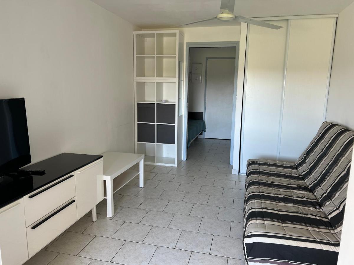 Joli Studio Tres Clair A Proximite Mer Pour 3 Personnes Ла-Лонд-ле-Мор Экстерьер фото