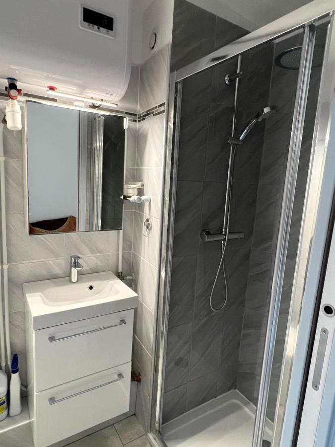 Joli Studio Tres Clair A Proximite Mer Pour 3 Personnes Ла-Лонд-ле-Мор Экстерьер фото