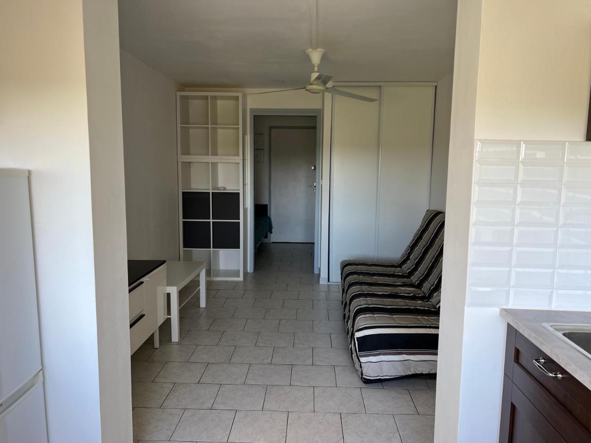 Joli Studio Tres Clair A Proximite Mer Pour 3 Personnes Ла-Лонд-ле-Мор Экстерьер фото